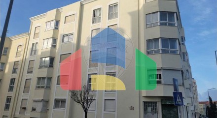Residential - Condo/Apartment - T3 - Rio de Mouro, Sintra - PT