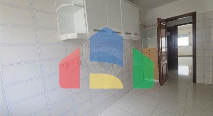 Residential - Condo/Apartment - T3 - Rio de Mouro, Sintra - PT