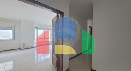 Residential - Condo/Apartment - T3 - Rio de Mouro, Sintra - PT