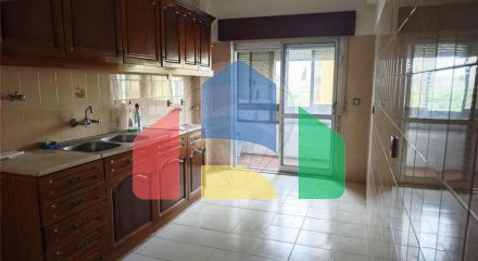Residential - Condo/Apartment - T2 - Rio de Mouro, Sintra - PT