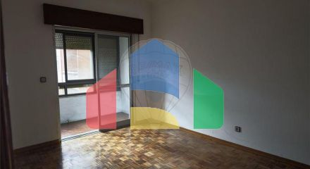 Residential - Condo/Apartment - T2 - Rio de Mouro, Sintra - PT