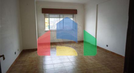 Residential - Condo/Apartment - T2 - Rio de Mouro, Sintra - PT