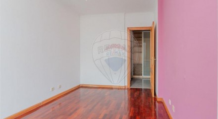 Residential - Condo/Apartment - T2 - Pontinha e Famões, Odivelas - PT