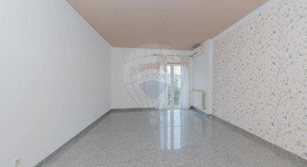 Residential - Condo/Apartment - T2 - Pontinha e Famões, Odivelas - PT