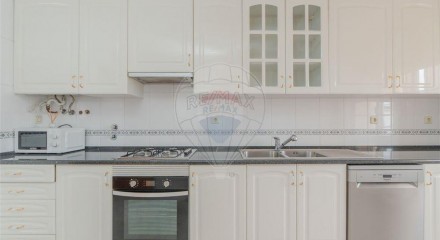Residential - Condo/Apartment - T2 - Pontinha e Famões, Odivelas - PT
