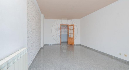 Residential - Condo/Apartment - T2 - Pontinha e Famões, Odivelas - PT