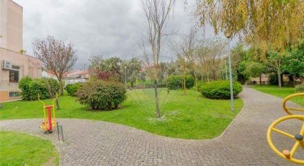 Residential - Condo/Apartment - T2 - Pontinha e Famões, Odivelas - PT