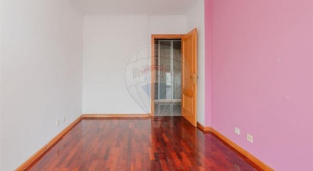 Residential - Condo/Apartment - T2 - Pontinha e Famões, Odivelas - PT