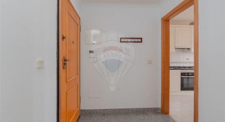 Residential - Condo/Apartment - T2 - Pontinha e Famões, Odivelas - PT
