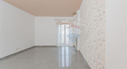 Residential - Condo/Apartment - T2 - Pontinha e Famões, Odivelas - PT