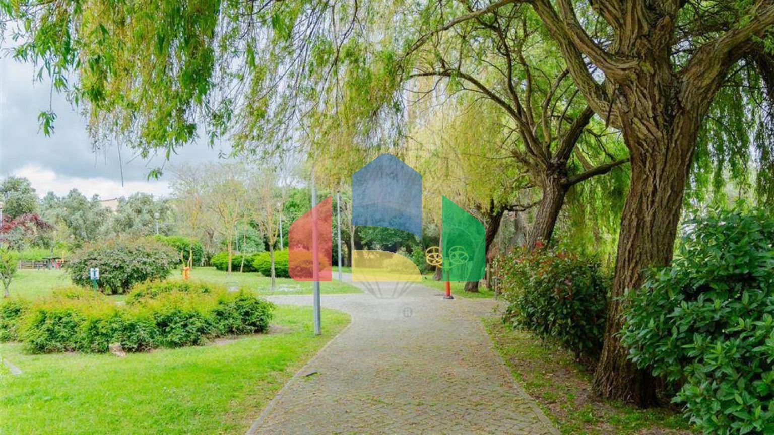 Residential - Condo/Apartment - T2 - Pontinha e Famões, Odivelas - PT