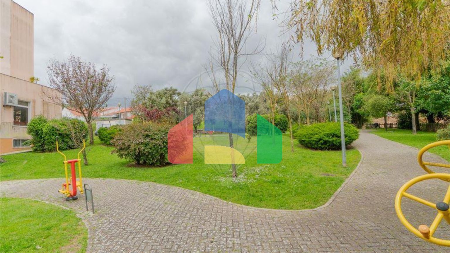 Residential - Condo/Apartment - T2 - Pontinha e Famões, Odivelas - PT