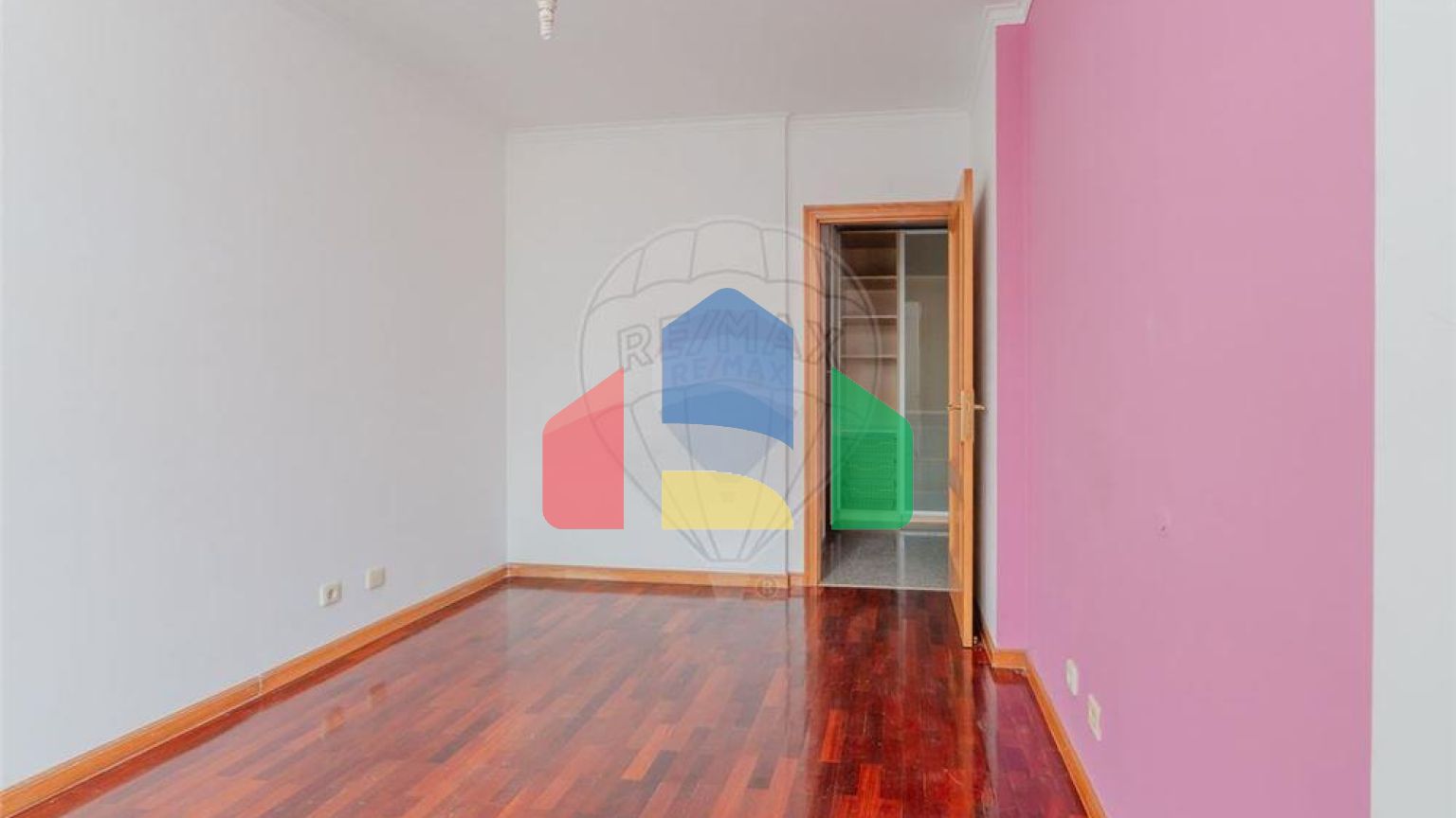 Residential - Condo/Apartment - T2 - Pontinha e Famões, Odivelas - PT