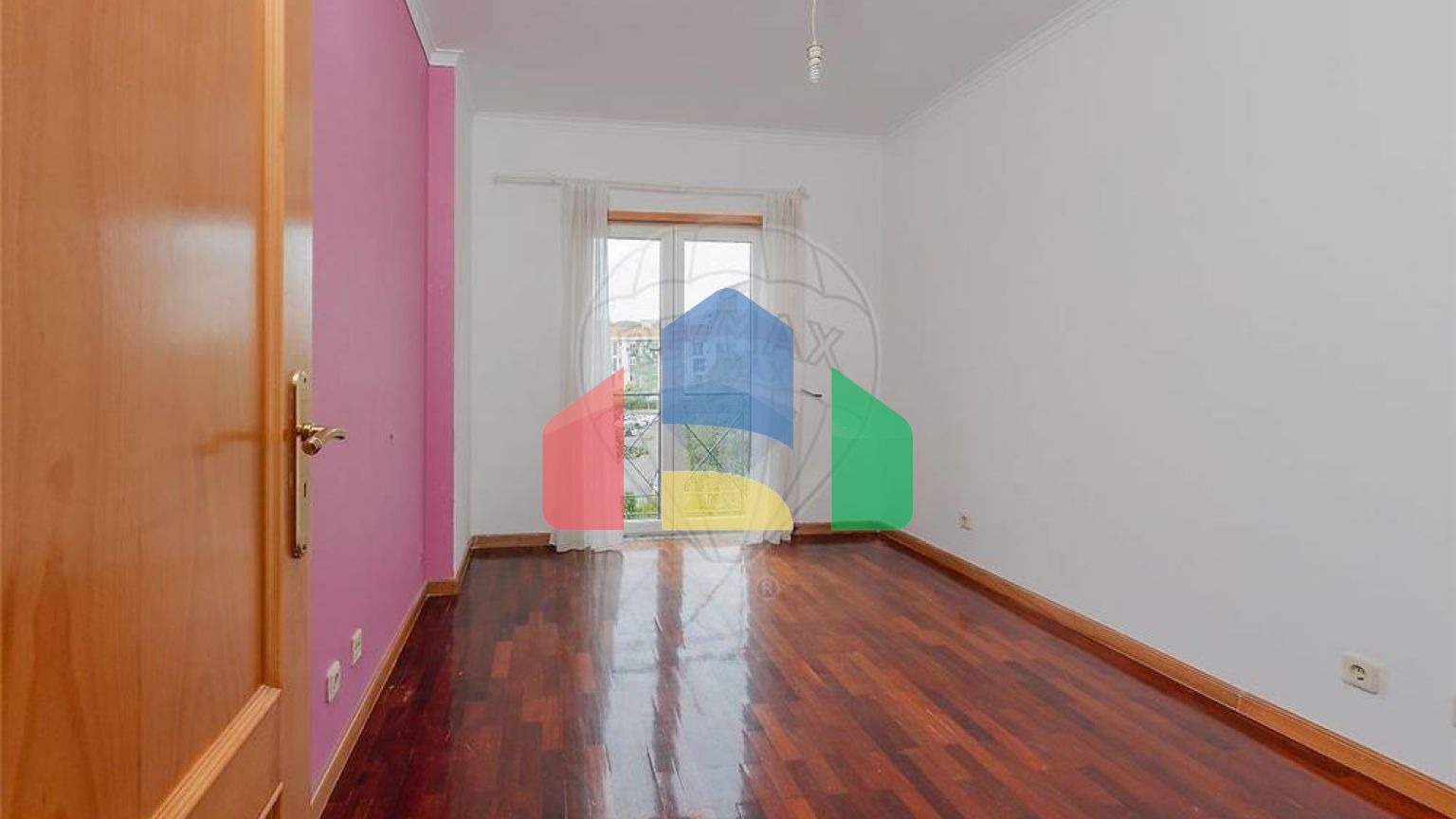 Residential - Condo/Apartment - T2 - Pontinha e Famões, Odivelas - PT