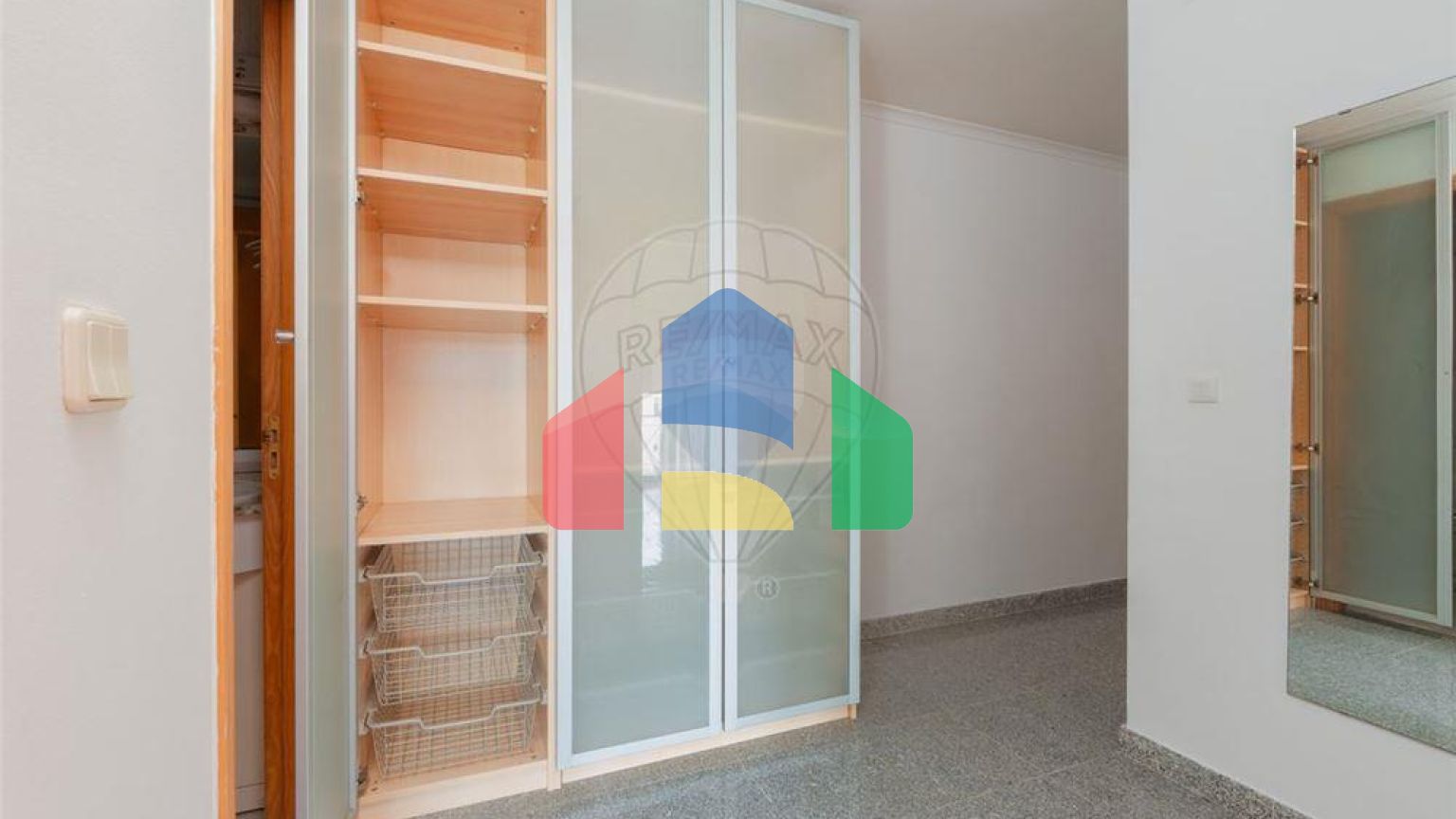 Residential - Condo/Apartment - T2 - Pontinha e Famões, Odivelas - PT