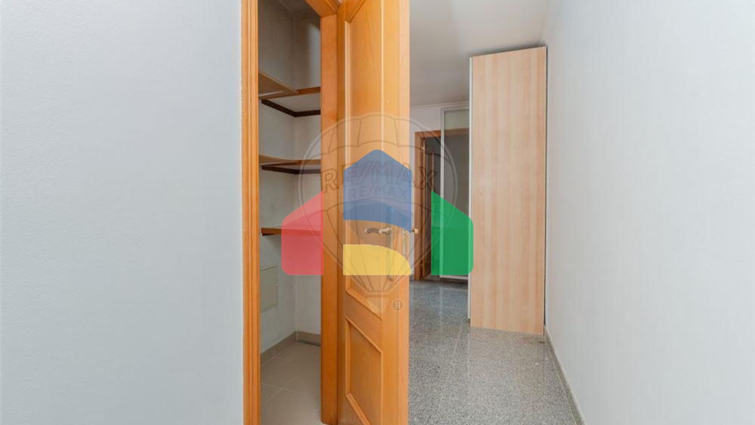 Residential - Condo/Apartment - T2 - Pontinha e Famões, Odivelas - PT