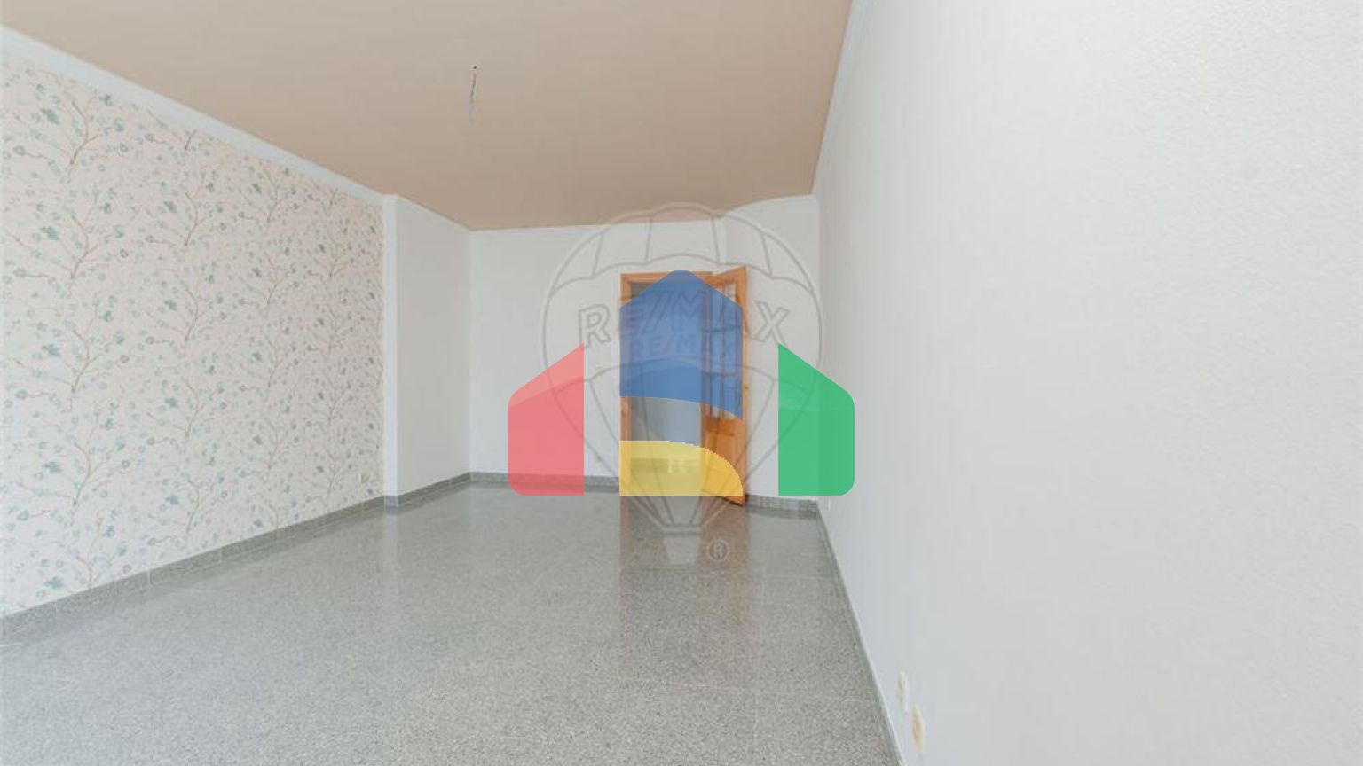 Residential - Condo/Apartment - T2 - Pontinha e Famões, Odivelas - PT