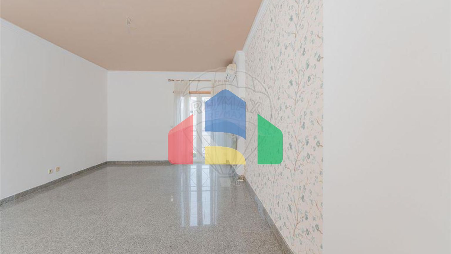 Residential - Condo/Apartment - T2 - Pontinha e Famões, Odivelas - PT