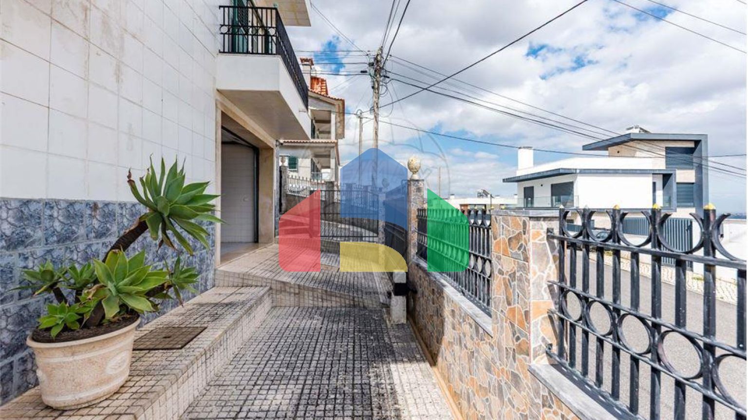 Residential - Single Family Home - T6 - Pontinha e Famões, Odivelas - PT