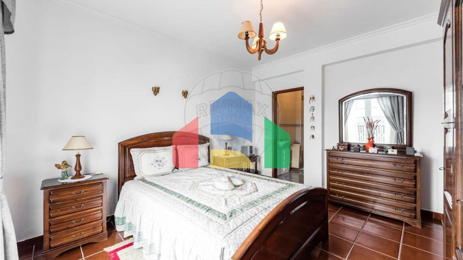 Residential - Single Family Home - T6 - Pontinha e Famões, Odivelas - PT