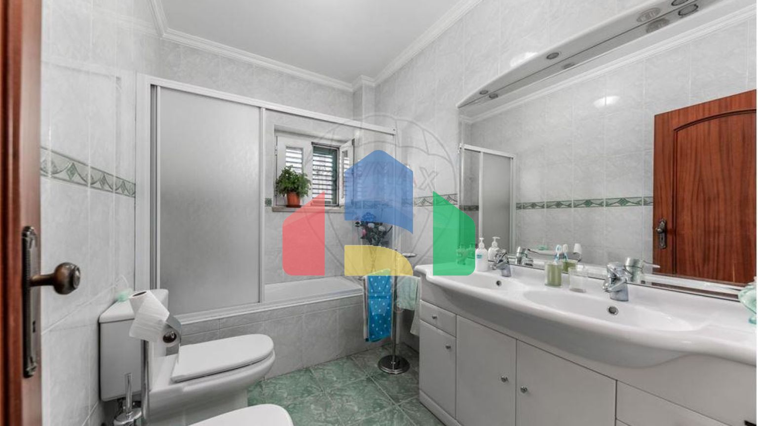 Residential - Single Family Home - T6 - Pontinha e Famões, Odivelas - PT