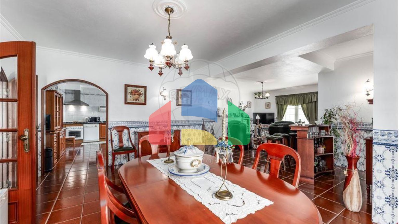 Residential - Single Family Home - T6 - Pontinha e Famões, Odivelas - PT