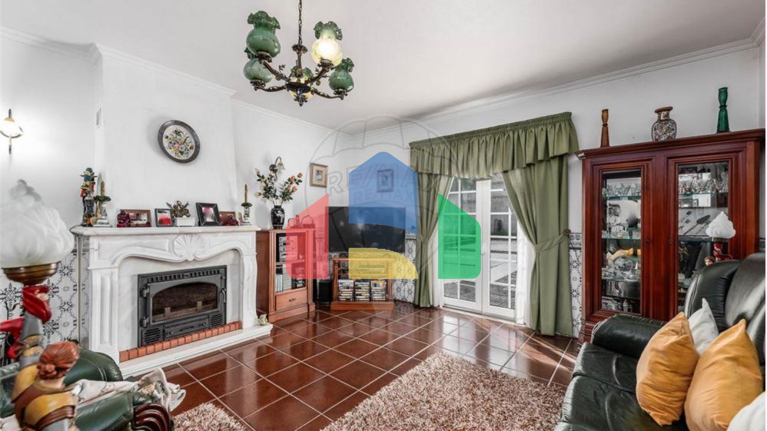 Residential - Single Family Home - T6 - Pontinha e Famões, Odivelas - PT