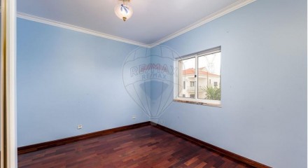 Residential - Single Family Home - T7 - Pontinha e Famões, Odivelas - PT