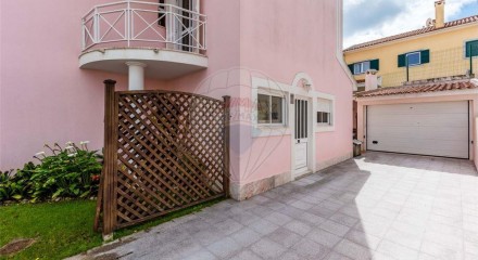 Residential - Single Family Home - T7 - Pontinha e Famões, Odivelas - PT