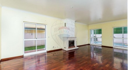 Residential - Single Family Home - T7 - Pontinha e Famões, Odivelas - PT