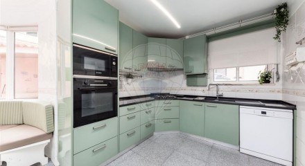 Residential - Single Family Home - T7 - Pontinha e Famões, Odivelas - PT