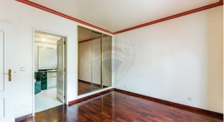 Residential - Single Family Home - T7 - Pontinha e Famões, Odivelas - PT