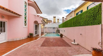 Residential - Single Family Home - T7 - Pontinha e Famões, Odivelas - PT
