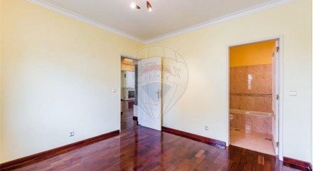 Residential - Single Family Home - T7 - Pontinha e Famões, Odivelas - PT