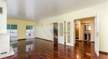 Residential - Single Family Home - T7 - Pontinha e Famões, Odivelas - PT
