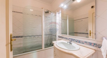 Residential - Single Family Home - T7 - Pontinha e Famões, Odivelas - PT