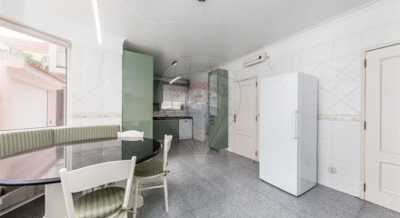 Residential - Single Family Home - T7 - Pontinha e Famões, Odivelas - PT