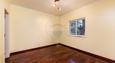 Residential - Single Family Home - T7 - Pontinha e Famões, Odivelas - PT