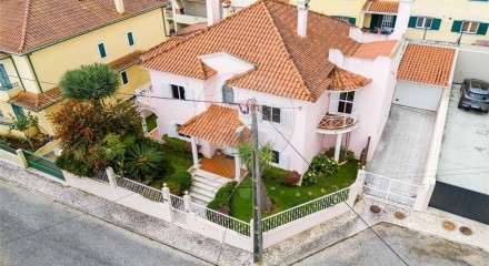 Residential - Single Family Home - T7 - Pontinha e Famões, Odivelas - PT