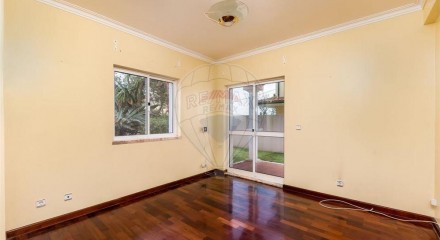 Residential - Single Family Home - T7 - Pontinha e Famões, Odivelas - PT
