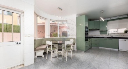 Residential - Single Family Home - T7 - Pontinha e Famões, Odivelas - PT