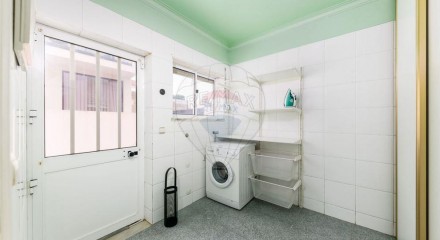 Residential - Single Family Home - T7 - Pontinha e Famões, Odivelas - PT