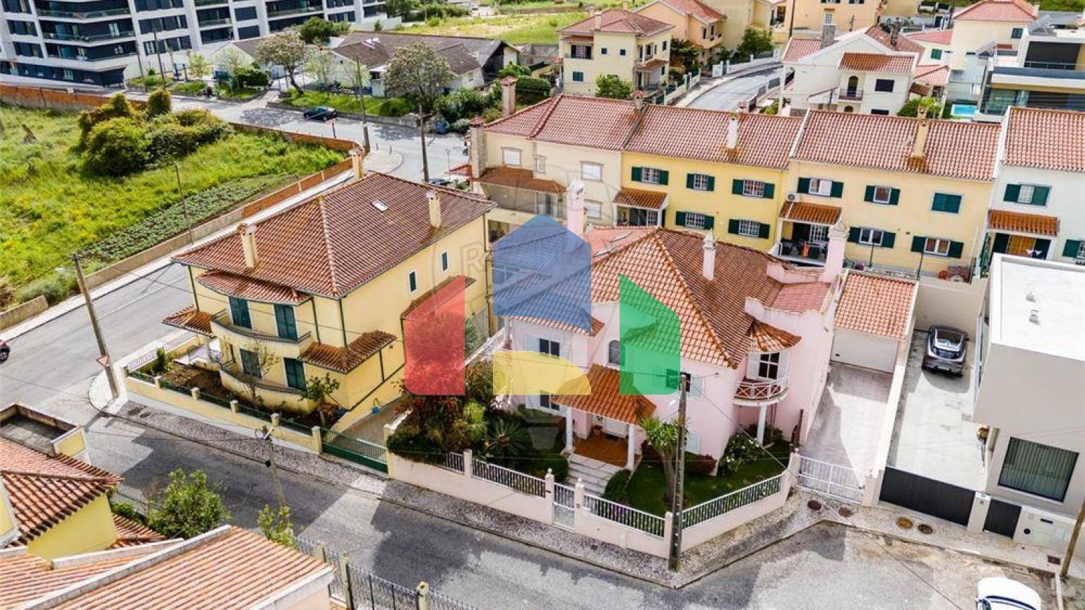 Residential - Single Family Home - T7 - Pontinha e Famões, Odivelas - PT