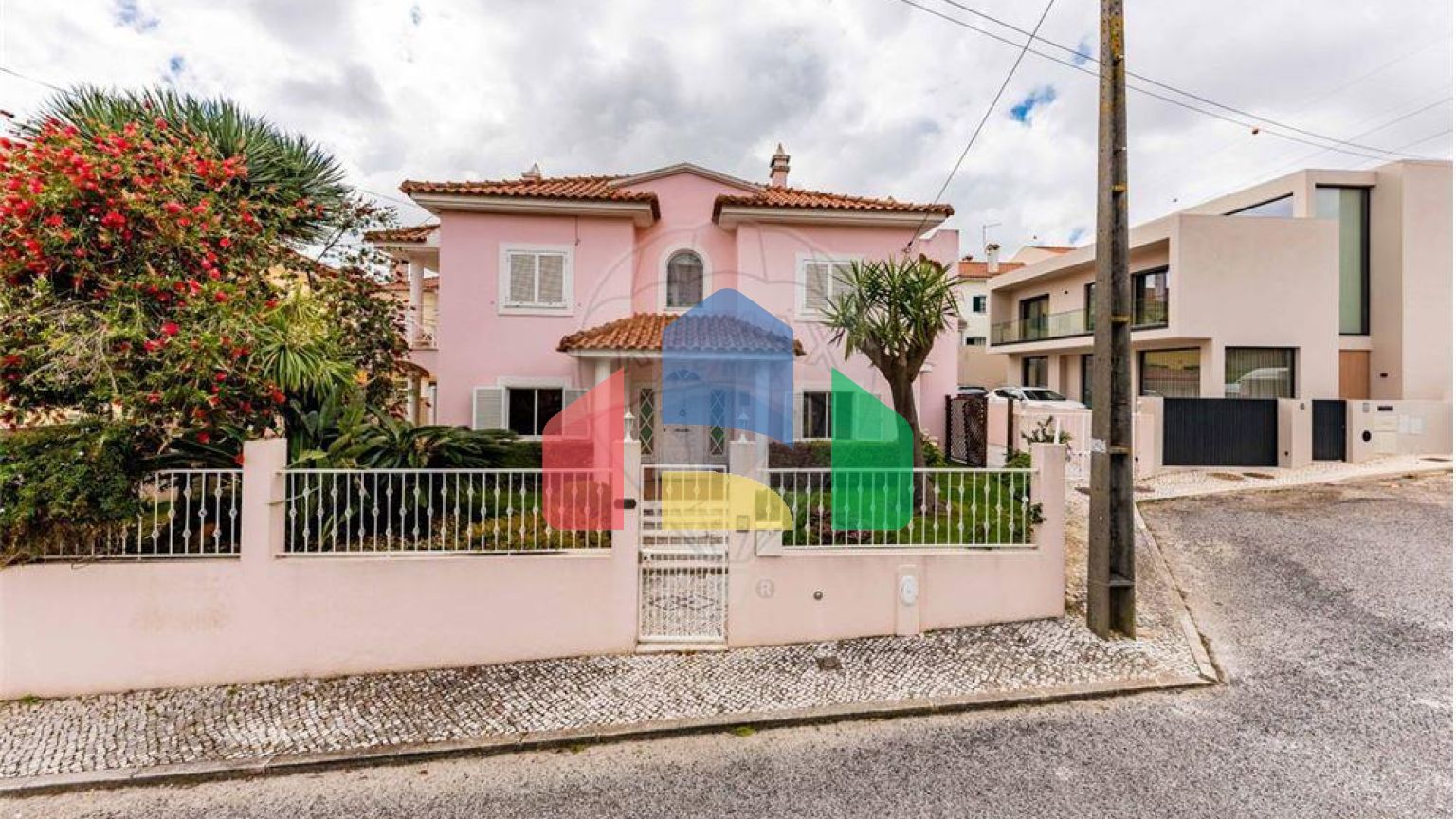 Residential - Single Family Home - T7 - Pontinha e Famões, Odivelas - PT