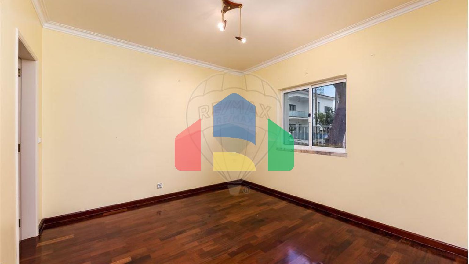 Residential - Single Family Home - T7 - Pontinha e Famões, Odivelas - PT