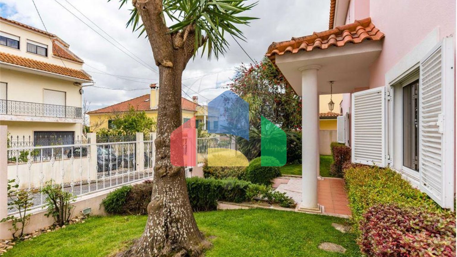 Residential - Single Family Home - T7 - Pontinha e Famões, Odivelas - PT