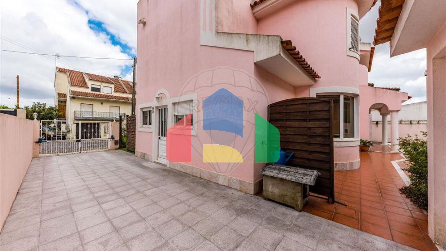 Residential - Single Family Home - T7 - Pontinha e Famões, Odivelas - PT