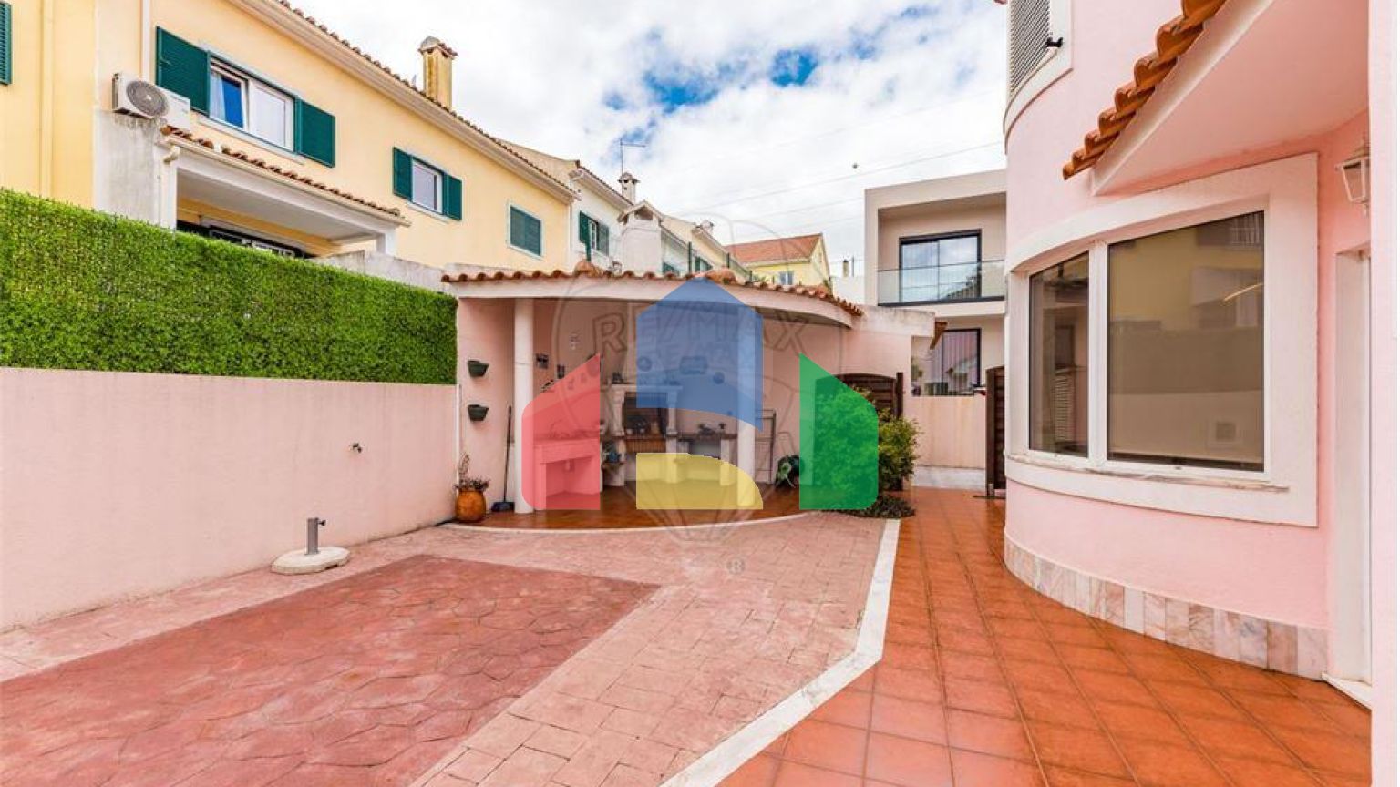 Residential - Single Family Home - T7 - Pontinha e Famões, Odivelas - PT