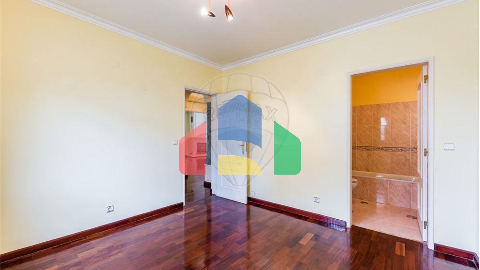 Residential - Single Family Home - T7 - Pontinha e Famões, Odivelas - PT