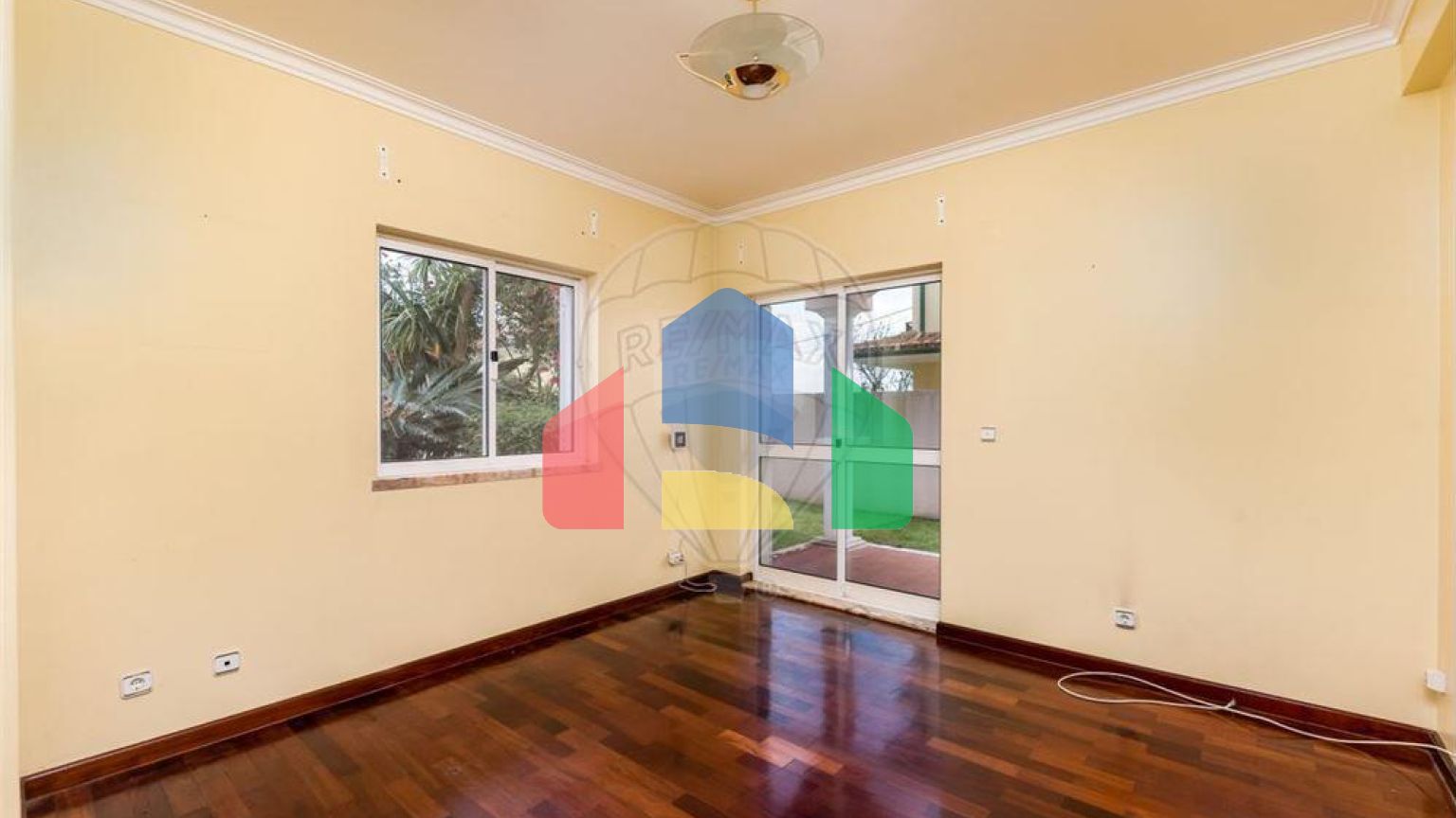 Residential - Single Family Home - T7 - Pontinha e Famões, Odivelas - PT